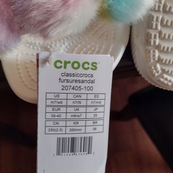 Crocs women's white sandals. - Picture 4 of 4